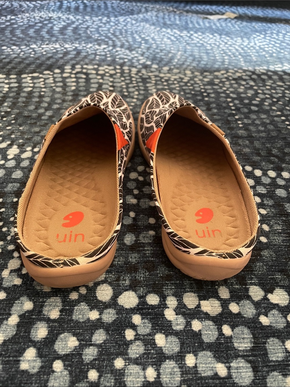 UIN mules black and white leaf pattern with orange accent - Picture 2 of 5